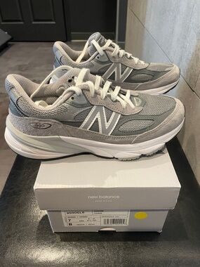 New Balance Women’s 990v6 size 7 Sneakers